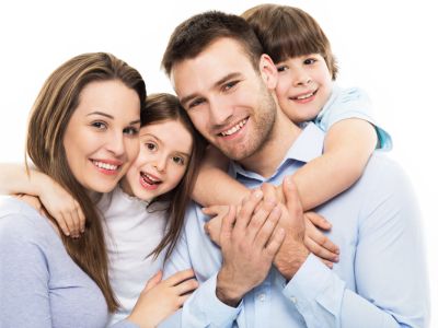 uśmiechnięta rodzina