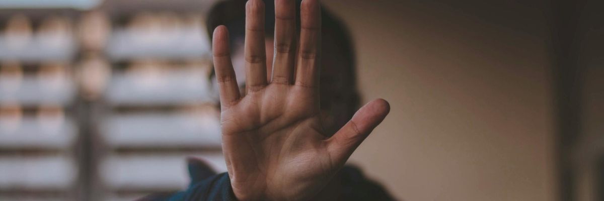 wyciągnięta dłoń